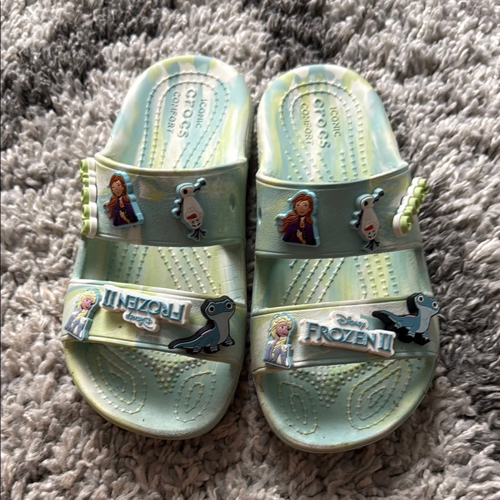 EUC Crocs Disney Frozen II Kids - Green Tie Die